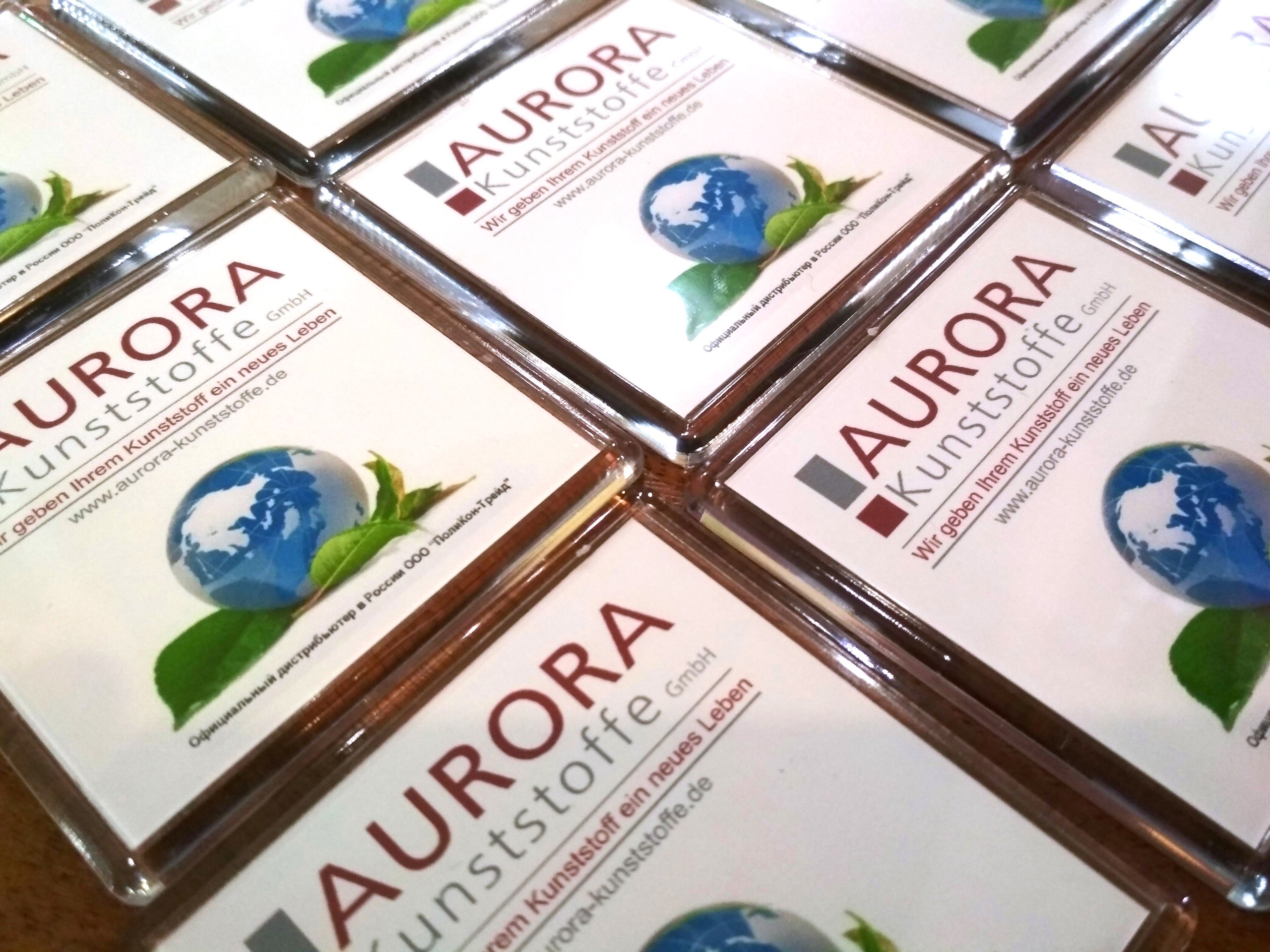 Кружки и акриловые магниты для компании ПолиКон-Трейд (Aurora Kunststoffe GmbH)