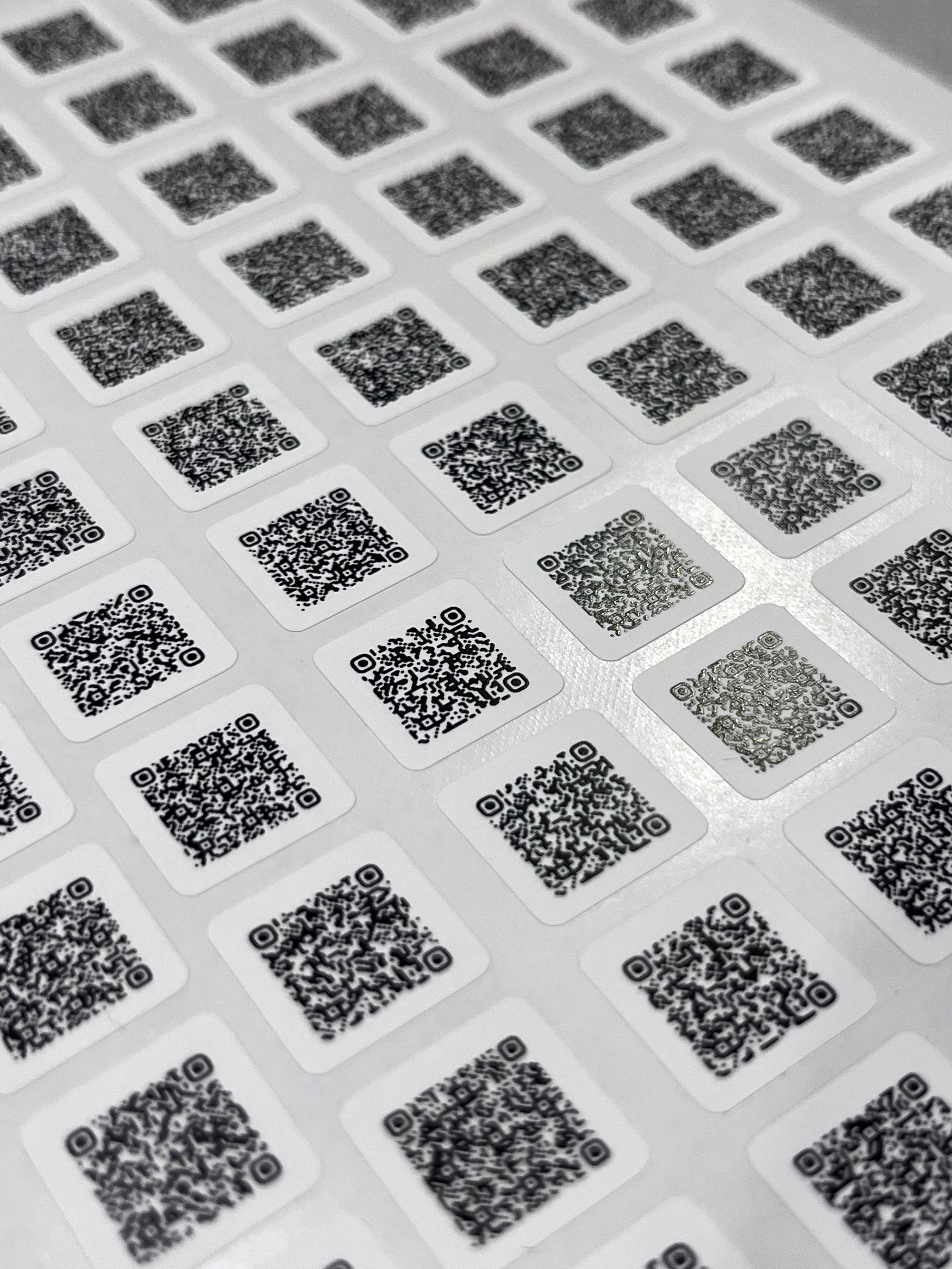 Конвертация формата макета и печать наклеек с QR-кодом