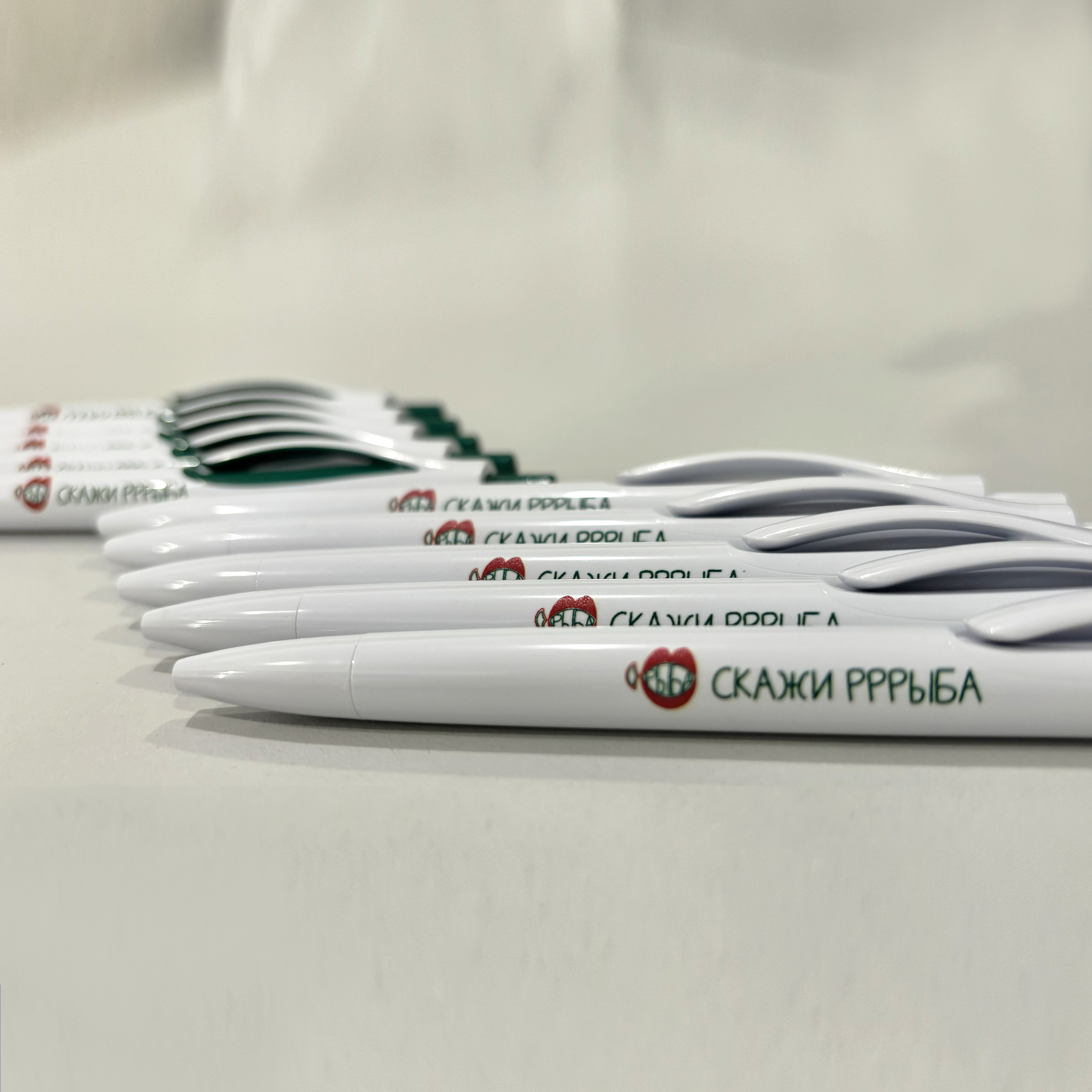 Футболка и ручки для центра Скажи Рррыба