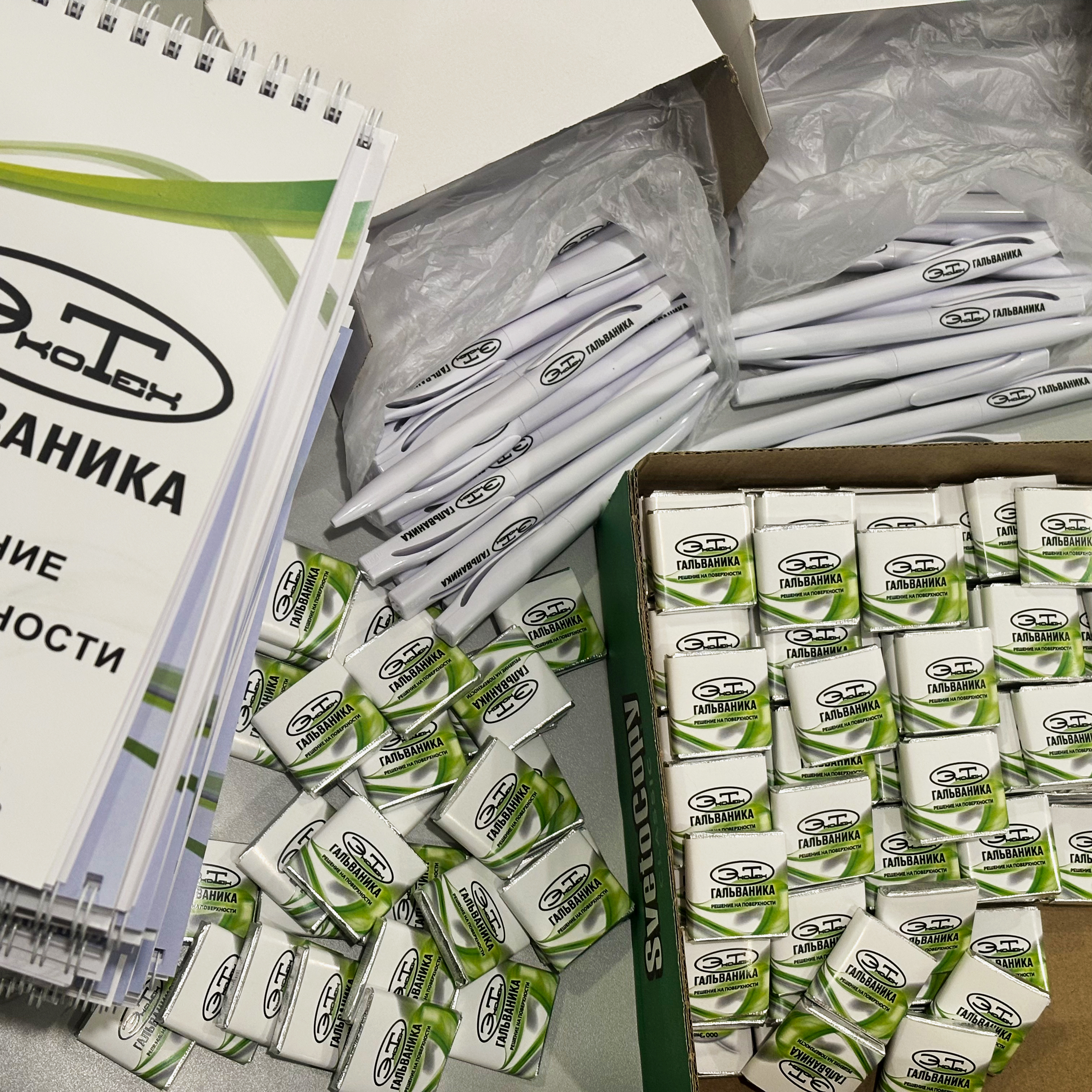 Шоколад, ручка и блокнот для компании ЭкоТех
